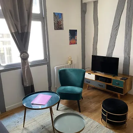 Adorable Studio Parking Possible