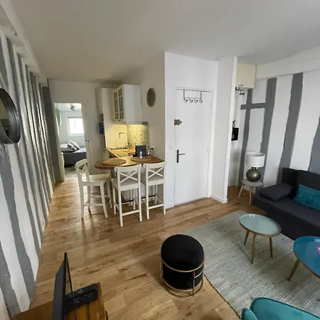 Adorable Studio Parking Possible Apartman *